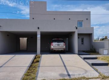 Casa · 241m² · 4 Ambientes · 2 Cocheras · Venta Casa / Capilla del Señor - Exaltación de La Cruz