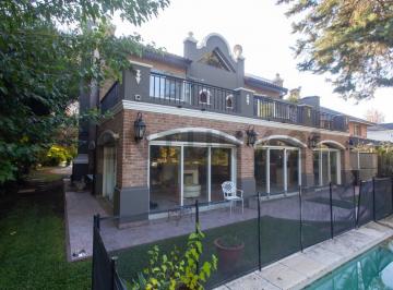 Casa · 236m² · 6 Ambientes · 2 Cocheras · Hermosa Casa a La Venta en Barrio Saint Thomas Norte en Canning - 6 Ambientes con Piscina y Parque