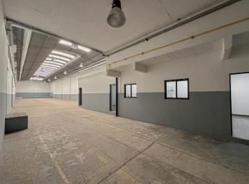Bodega-Galpón · 3200m² · 5 Ambientes · 3 Cocheras · Galpon en Alquiler en La Localidad de Lanús