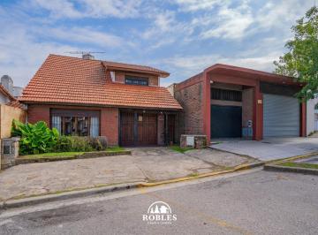 Casa · 304m² · 5 Ambientes · Chalet con Local Comercial Sobre Av Edison.