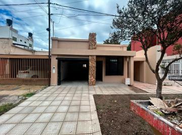 Casa · 187m² · 5 Ambientes · 1 Cochera · Venta Casa Santa Fe - Tres Dorm., Patio y Cochera