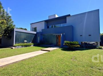 Casa · 422m² · 8 Ambientes · 4 Cocheras · Casa en Country Piedras Blancas