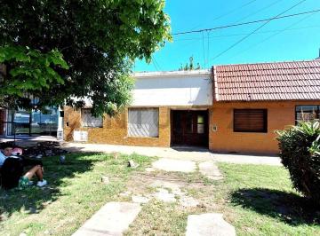 PH · 158m² · 4 Ambientes · 1 Cochera · Casa a La Venta en Plena Zona Comercia de Los Hornos