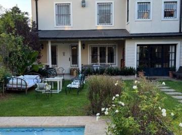 Casa · 270m² · 4 Ambientes · 2 Cocheras · Venta Excelente Casa Barrio Ingles, Hurlingham