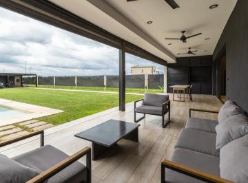 Casa · 115m² · 4 Ambientes · 2 Cocheras · Casa en Venta Don Mateo - 2 Dorm. - Cochera - Pileta - Lote 650 m²