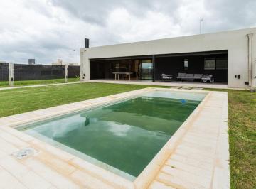 Casa · 115m² · 4 Ambientes · 2 Cocheras · Casa en Venta Don Mateo - 2 Dorm. - Cochera - Pileta - Lote 650 m²