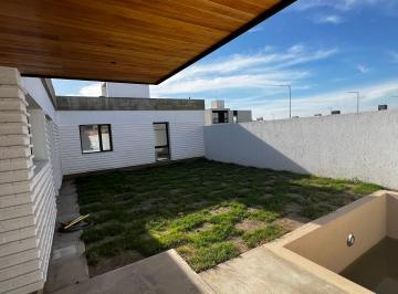Casa de 7 ambientes, Córdoba · Casa en Venta Prados de Manantiales. Pileta. Ubicación Central