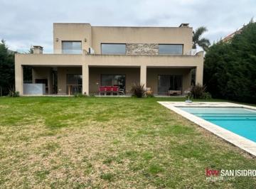 Casa · 320m² · 6 Ambientes · 1 Cochera · Casa - Pilar