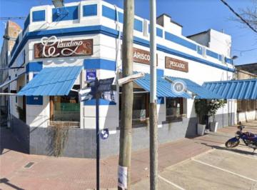 Local comercial · 130m² · Locales - en Esquina - Avellaneda, Gran Bs. As. Sur