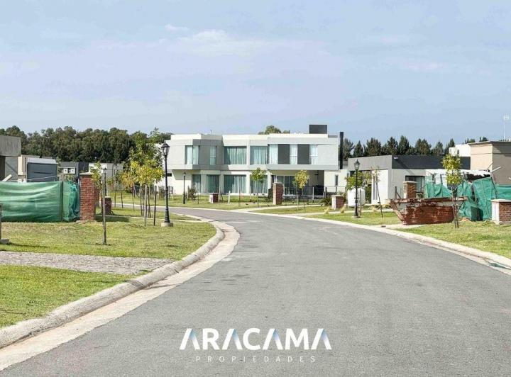 Terreno · 606m²