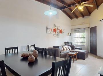Casa · 80m² · 4 Ambientes · 1 Cochera · Casa en Sicardi