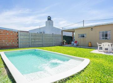 Casa · 70m² · 3 Ambientes · 1 Cochera · Venta Casa · Cochera + Patio con Pileta