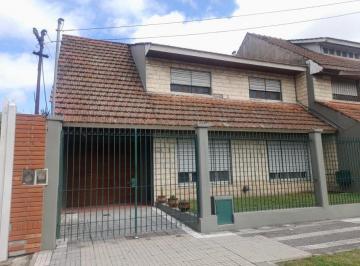 Casa de 4 ambientes, Esteban Echeverría · Muy Linda Casa en Venta!