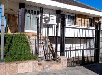 Casa · 232m² · 5 Ambientes · 2 Cocheras · 5 Ambientes con Vista Al Mar. Gran Lote Zonificacio Nr3.