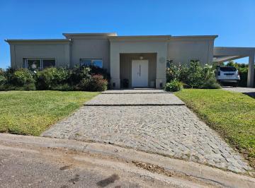 Casa de 5 ambientes, Escobar · Alquiler de Casa 3 Dorm. con Pileta en Barrio Privado San Matias