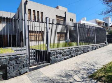Casa · 457m² · 9 Ambientes · 2 Cocheras · Venta Casa 4 Dorm Villa Cabrera Amplio Terreno