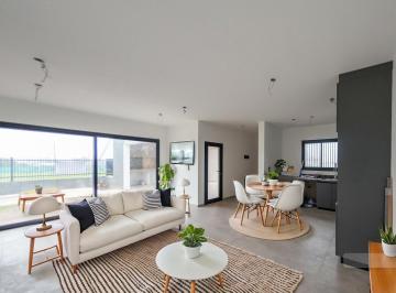Casa · 150m² · 8 Ambientes · 2 Cocheras · Casa - 2 Dorm - Rincones de Manantiales