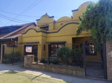 Casa de 6 ambientes, Hurlingham · Gran Casa con Piscina. acepta Menor Valor. Posible Financiación Parcial
