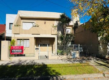 Casa · 166m² · 4 Ambientes · 2 Cocheras · Casa en Venta Muy Buena Zona Boulogne.