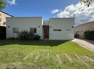 Casa · 96m² · 4 Ambientes · Casa en Alquiler en San Alfonso, Pilar del Este, Pilar
