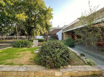 Casa · 341m² · 7 Ambientes · 4 Cocheras · Casa en Venta Sobre Importante Lote