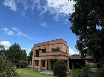 Casa · 50m² · 4 Ambientes · 2 Cocheras · Boulevard 9 de Julio 1300, Yerba Buena.