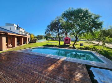 Casa · 195m² · 5 Ambientes · 2 Cocheras · Venta Casa 3 Dorm Tejas 4 Pileta Amplio Terreno