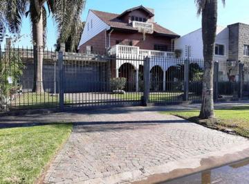 Casa · 750m² · 5 Ambientes · 6 Cocheras · Venta Chalet de 3 Plantas en Doble Lote Ituzaingo - Ref 1254