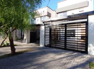Casa · 115m² · 4 Ambientes · 1 Cochera · Excelente Duplex a Estrenar 4 Ambientes en Condominio Villa