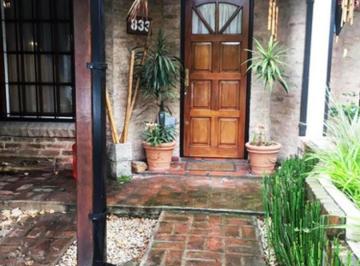 Casa · 85m² · 4 Ambientes · 1 Cochera · Duplex 4 Ambientes en Ituzaingó Norte Ref 1236