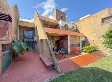 Casa · 336m² · 12 Ambientes · 2 Cocheras · Constitución 440 - Casa de Diseño 5 Dorm. Jardín Parrilla Pileta Doble Garaje Apta Credito