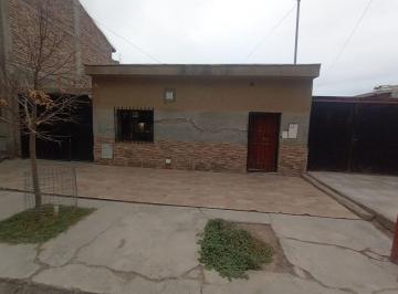 Casa · 170m² · 4 Ambientes · 1 Cochera · Venta de Casa a Reciclar (4 Ambientes) Las Heras