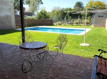 Casa · 115m² · 3 Ambientes · 1 Cochera · Casa en Venta en Funes