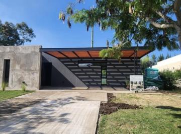 Casa · 150m² · 4 Ambientes · Casa en Santa Emilia, Pilar del Este