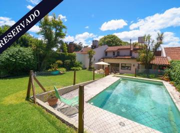 Casa · 236m² · 4 Ambientes · 2 Cocheras · Hermoso Chalet en Los Troncos