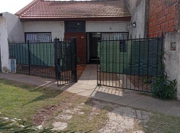 Casa · 48m² · 3 Ambientes · 1 Cochera · Dueño Directo! Alquilo Chalet Ituzaingó Norte a 6 Cuadras de Padua