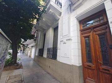 PH · 96m² · 5 Ambientes · PH en Recoleta, Patio, Entrada Privada
