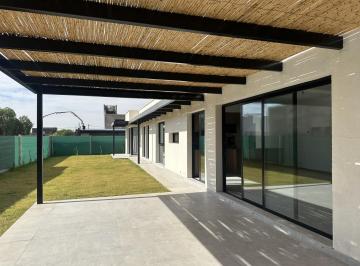 Casa · 149m² · 9 Ambientes · 2 Cocheras · Casa en Venta en El Barrio Lar de Vieytes III