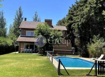 Casa · 270m² · 6 Ambientes · 1 Cochera · Casa en Alquiler en Santa María de Los Olivos, Pilar