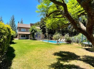 Casa · 270m² · 6 Ambientes · 1 Cochera · Casa en Alquiler en Santa María de Los Olivos, Pilar