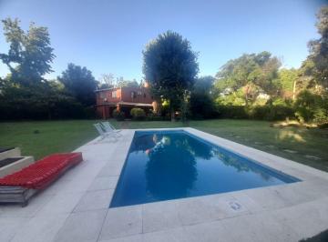 Quinta vacacional · 172m² · 3 Dormitorios · 3 Cocheras · Alquiler Casa Quinta 4 Amb. C/pileta Pilar