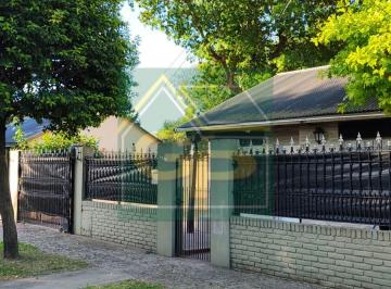 Casa de 4 ambientes, Esteban Echeverría · Casa con Piscina en Luis Guillon