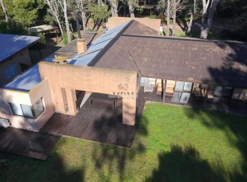 Casa · 149m² · 5 Ambientes · 1 Cochera · Naturaleza y Confort en Mar Azul - Oportunidad Unica