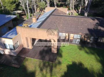 Casa · 223m² · 5 Ambientes · 1 Cochera · Naturaleza y Confort en Mar Azul - Oportunidad Unica