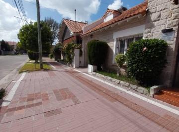 Casa de 4 ambientes, Miramar · Chalet en Venta Miramar Zona 1