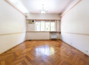 Departamento · 70m² · 3 Ambientes · Amplio 3 Amb. con Dep. y Balcón Al Frente
