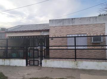 Casa · 134m² · 7 Ambientes · 1 Cochera · Se Vende Casa en Barrio America - Reconquista - 3 Dorm