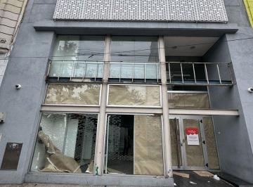 Local comercial · 376m² · Alquiler Local en Av Comercial - Caballito
