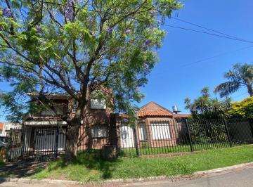 Casa · 360m² · 5 Ambientes · 2 Cocheras · Venta de Chalet en Dos Plantas