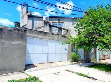 Casa · 254m² · 4 Ambientes · 1 Cochera · Alberdi y Sgto. Cabral - Casa, Depto y Galpón Venta